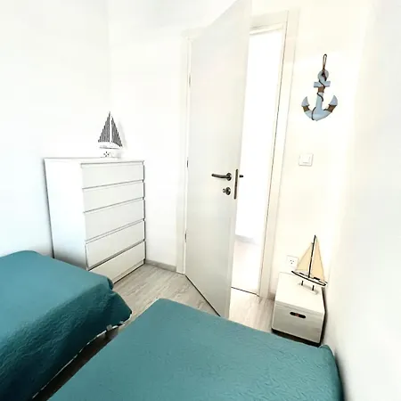 Apartment Stairs To Adriatic 50m From A Beach! Stomorska