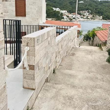 Stairs To Adriatic 50m From A Beach! Apartment Stomorska